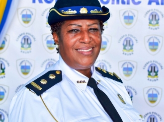 Awor tin mas blauw riba caya como cu 46 studiante a ricibi nan diploma como Polis
