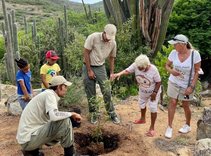 Accion di planta matanan pa restaura biodiversidad y ta resiliente na cambio di clima