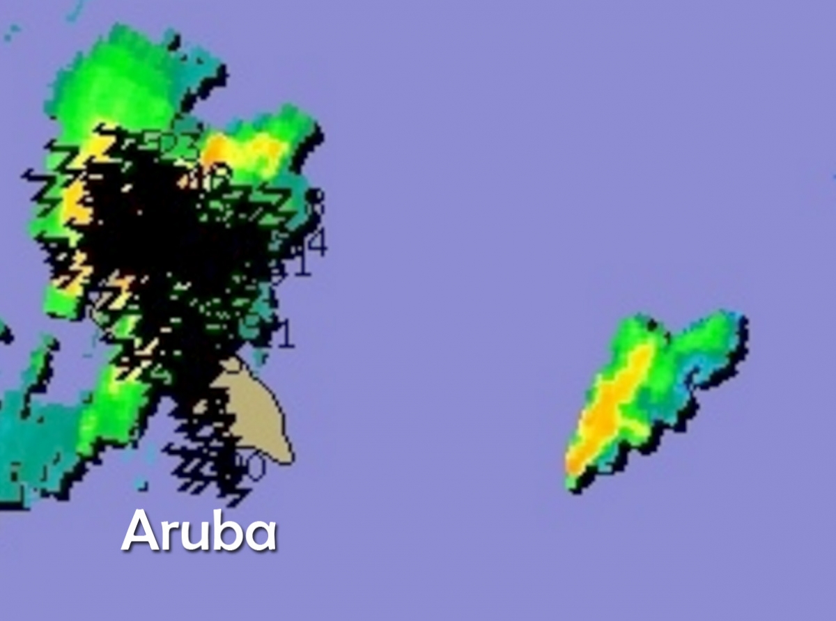 Tormenta electrico a pasa net riba Aruba