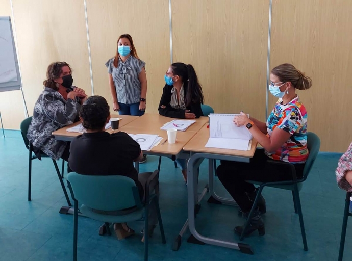 Binti profesional a atende e prome dia di training di Supervisor di Codigo