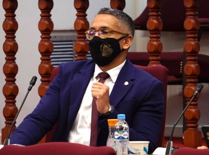 Parlamentario Alvin Molina papiando di e meta comun cu ta bienestar di e pais