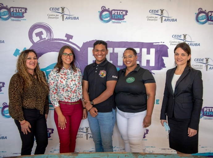 Aruba Bank contento di por patrocina 3 proyecto di Pitch Time