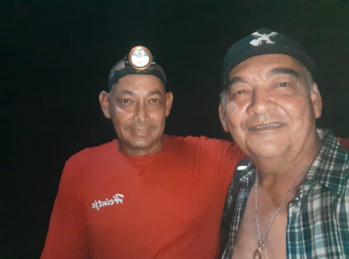 DIARIO tambe a pasa bishita Heintje Ras  rato den Mina di Fosfaat