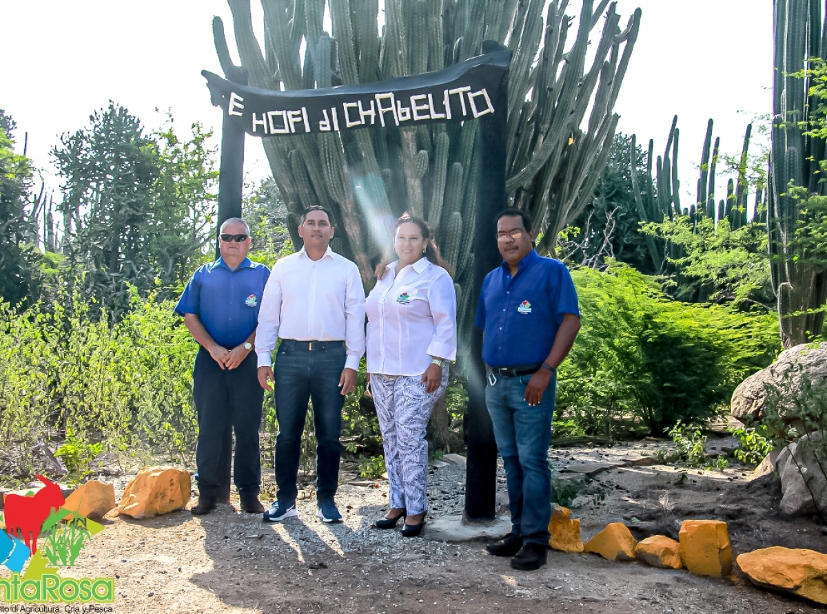 Minister Ursell Arends a bishita Cunucu di Chabelito