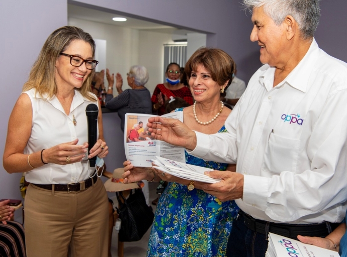 Aruba Bank a haci entrega di buki di historia na OPPA