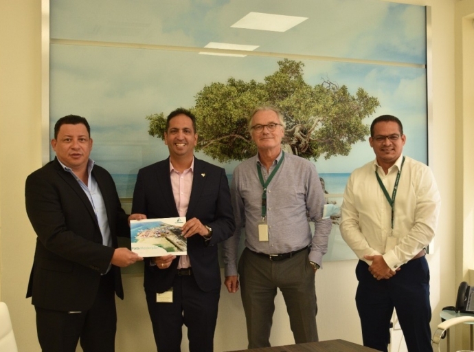 Minister Dangui Oduber a ricibi presentacion di APA pa nan Masterplan pa e proximo 10 añanan