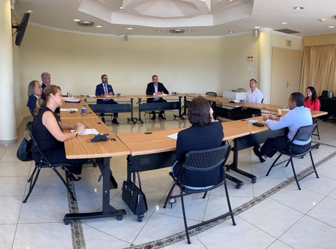 KvK a tene su prome reunion y papia encuanto e Landspakket cu Minister Geoffrey Wever