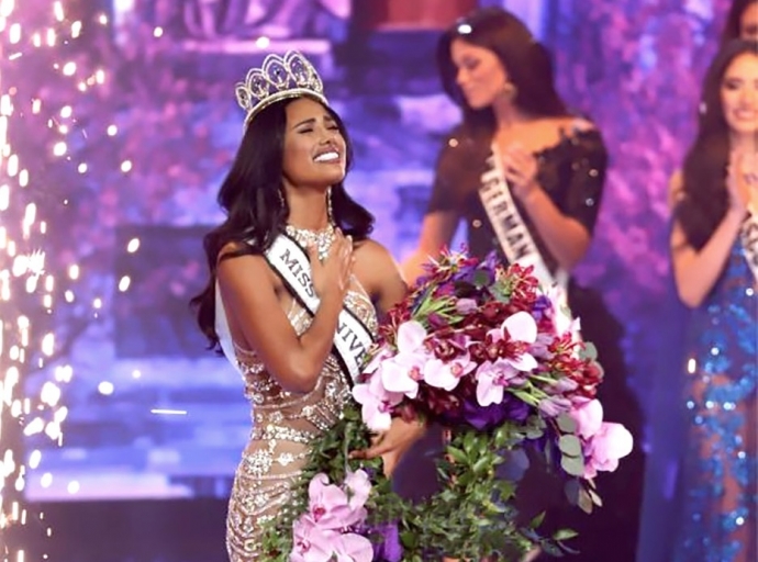 Candidata di estatura riba di 1.8 meter a gana Miss Universe Puerto Rico