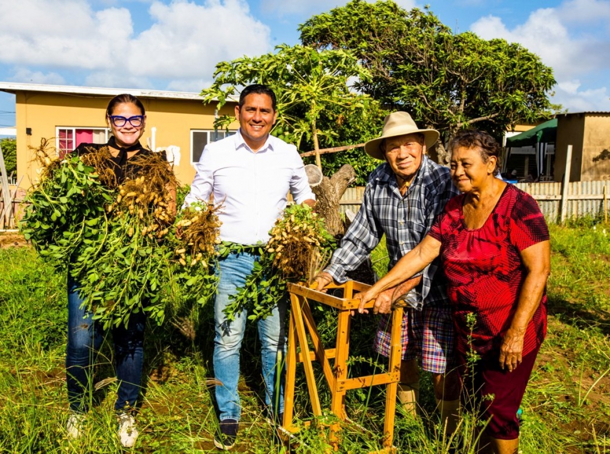 Minister Arends a bishita cunukero legendario Coby Croeze