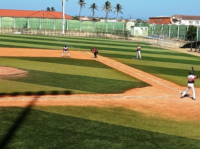 Minister di Deporte ta bay duna baseball Double A mas atencion y kier introduci e deporte bek na scolnan