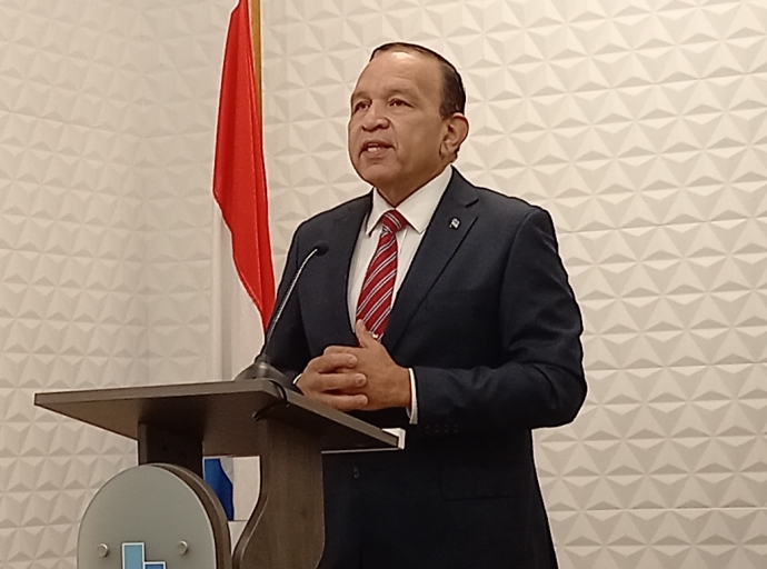 Minister Endy Croes den reunion virtual cu dos inspector di enseñanza di Hulanda Dialuna mainta