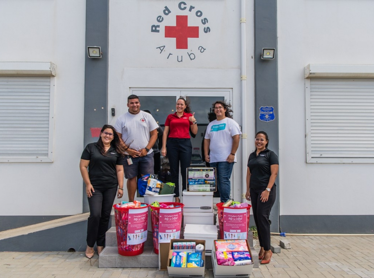 Empleadonan di Aruba Bank cu tremendo aporte na  Proyecto di “Menstrual Hygiene Products” di Cruz Cora
