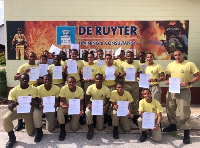 Guardacostanan nobo a ricibi nan diploma