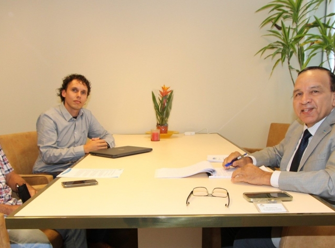 Ministro Endy Croes a reuni cu team di maneho di IBiSA