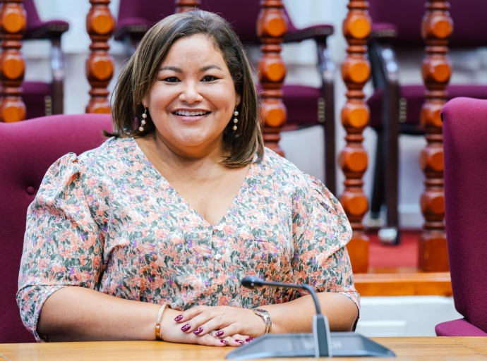 Parlamentario drs. Shailiny Tromp-Lee satisfecho cu solucion pa Landamento Escolar