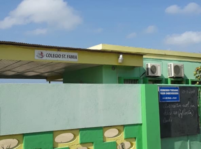 Historia di Colegio Santa Famia