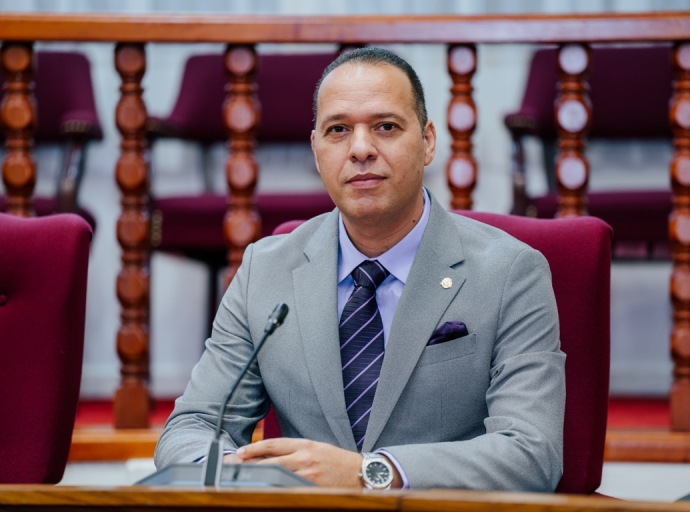 Parlamentario Marco Berlis di MEP ta splica riba realidad di e Ley di Screening di Ministernan