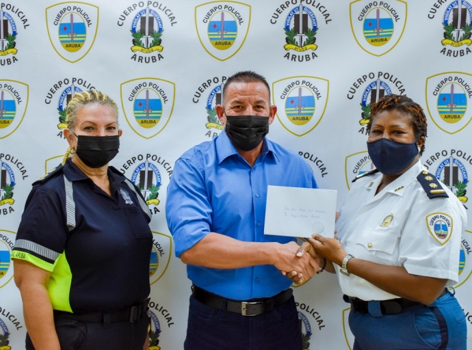 Promocion y entrega di decreto gubernamental na Cuerpo Policial di Aruba