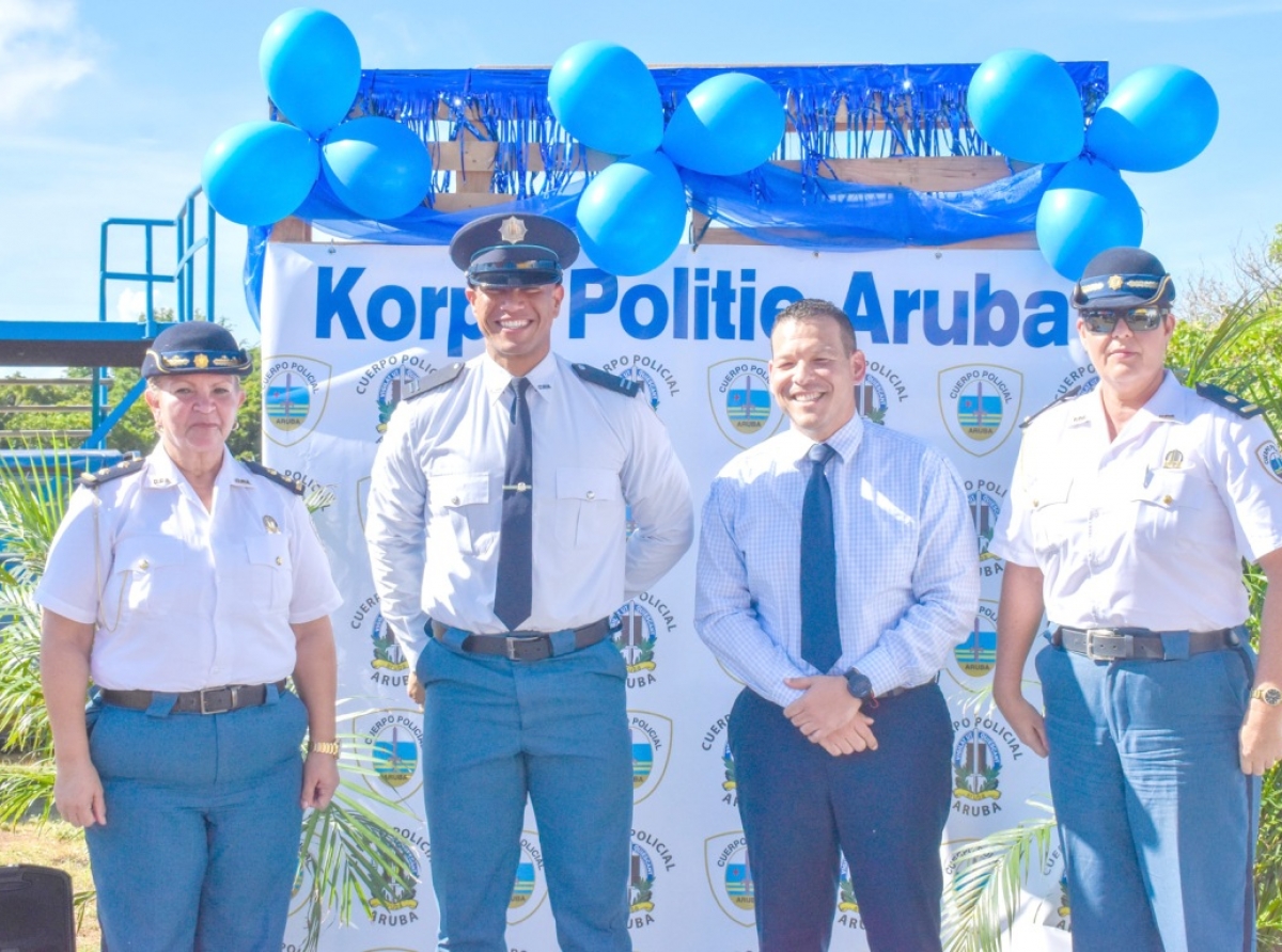 Awor Aruba tin dos K9 Polis profesional cu a ricibi tur training riba e isla