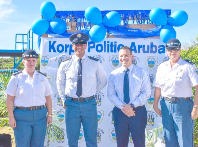 Awor Aruba tin dos K9 Polis profesional cu a ricibi tur training riba e isla