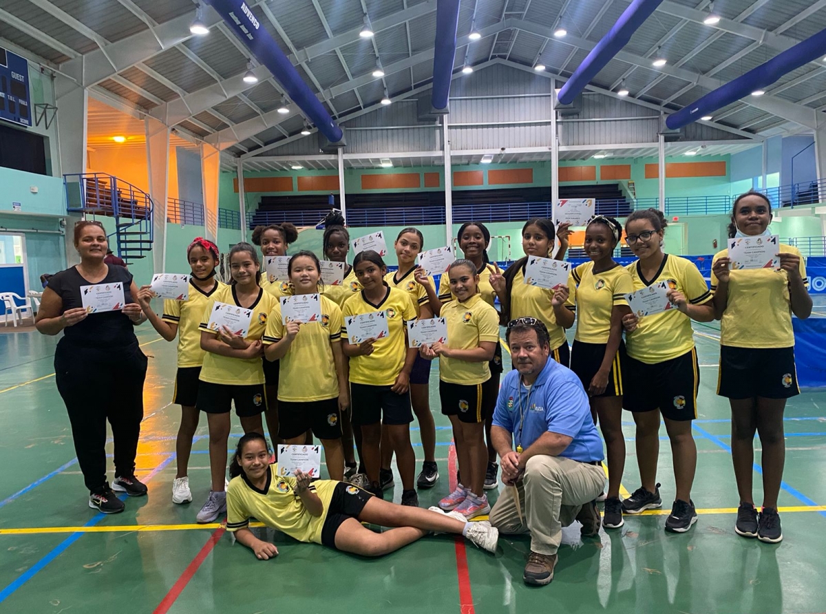 Pius X school  ganador pa sector Oranjestad den e competencia di trefbal escolar