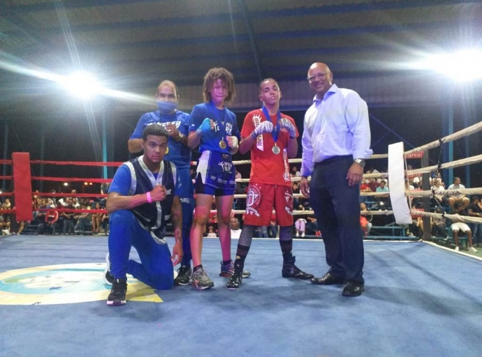 Tremendo anochi di boxeo na YMCA San Nicolas