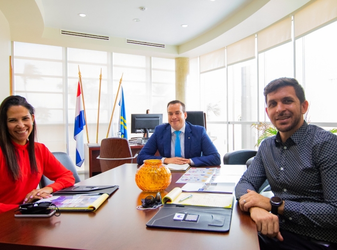 Minister Geoffrey Wever ta reuniendo cu stakeholders den sector comercial