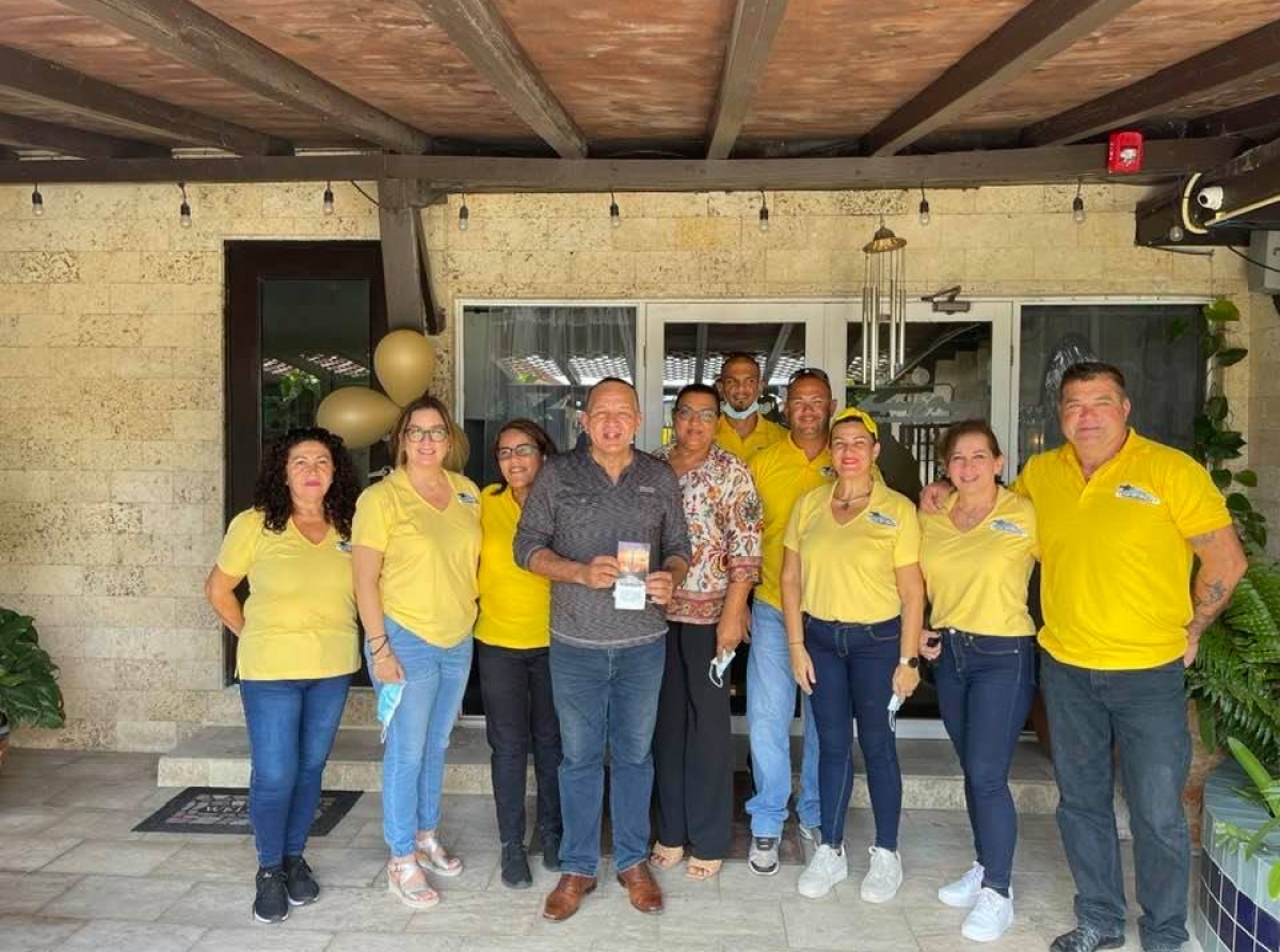 Minister Endy Croes ta felicita directiva di Fundacion Cas di mi Chepa