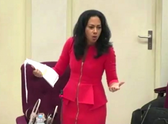 Marisol Lopez a bay cu laptop di gobierno y no kier entrega nan bek
