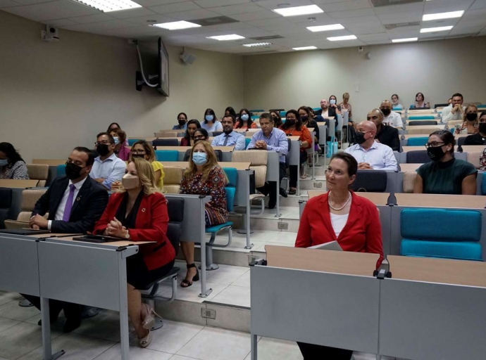 Empleadonan publico a ricibi certificacion di curso “Capacity Building for the Implementation of SDGs”