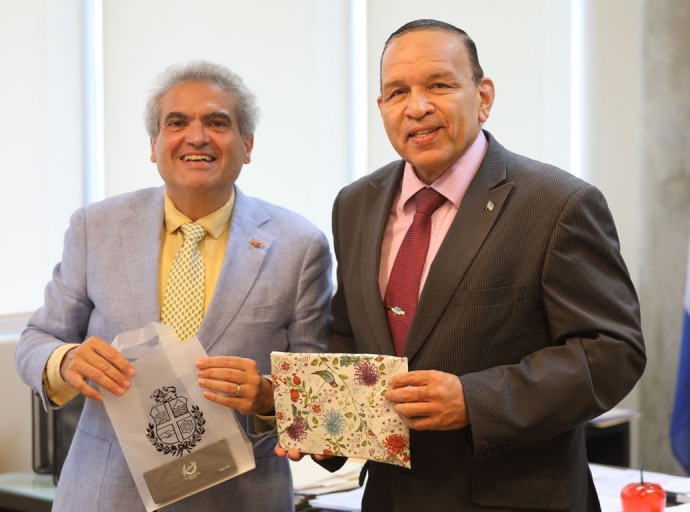 Minister Rocco Tjon y Minister Endy Croes a propone pa amplia e proyecto di Leerorkest cu lesnan despues di scol
