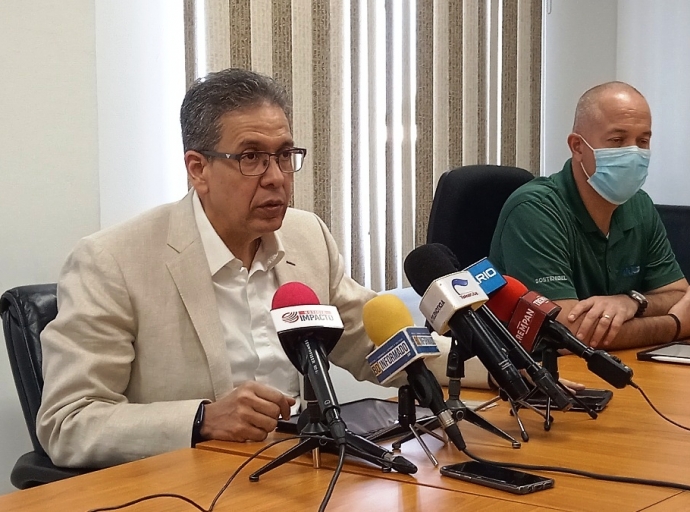 Director di DOW cu splicacion tocante kico ta e plan pa edificio di Aduana na L.G. Smith Boulevard