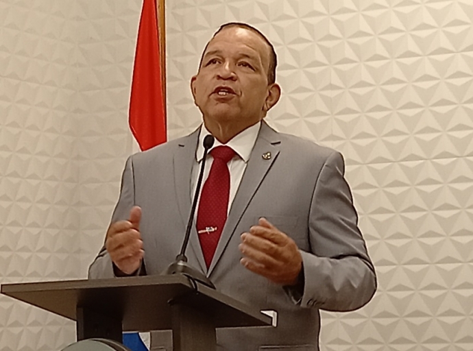 Minister di Enseñanza kier pa e sistema di OpenEMIS funciona completo den tur scol na Aruba