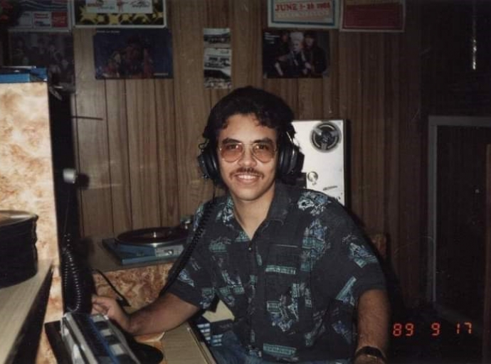 Conocido locutor Marcos Bislip Jr. ta cumpli 40 aña den radio difusion di Aruba