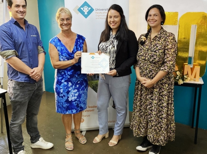 Stephanie Wernet ta e di 50 graduado di  Organization, Governance and Management di Universidad di Aruba