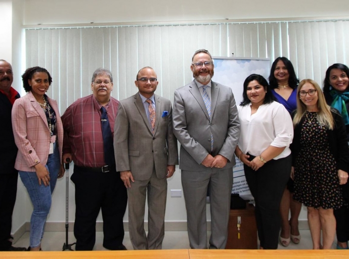 Minister Glenbert a duna reconocimento na 9 hubilario di DIMAS