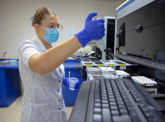 Centralizacion di parti diagnostico di laboratorio pa LabHOH ta nifica un un reduccion drastico di gasto pa Aruba