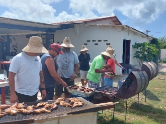 R.C.A. ta gradici tur cu a contribui cu nan fundraising B.B.Q.
