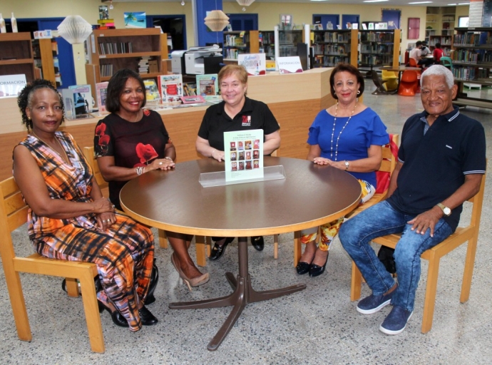 Biblioteca Nacional Aruba a ricibi e buki ‘Kahanan di Músika: e forma divino pa alegrá kurason!’