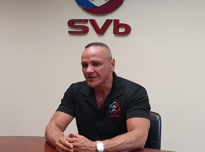 Tin hende cu no a haci uzo debido di e sosten financiero y ta identificando e grupo aki pa bay cobra nan