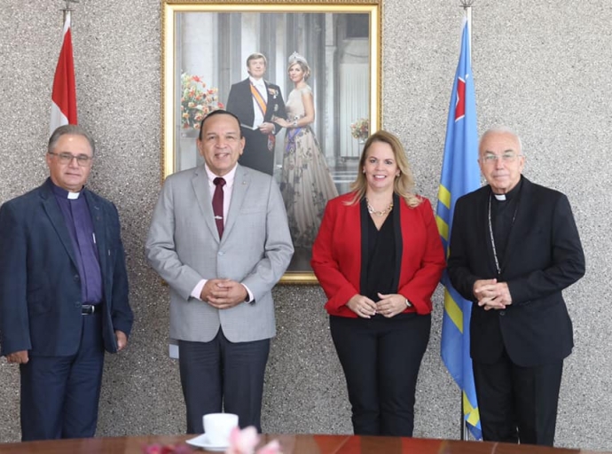 Ministronan a discuti asuntonan di SKOA cu Obispo Secco y Vicario Episcopal
