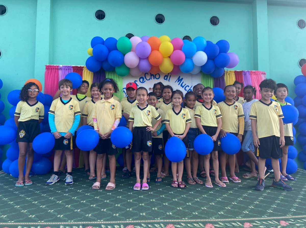 Muchanan di Pius X School cu bunita celebracion di Dia di Mucha