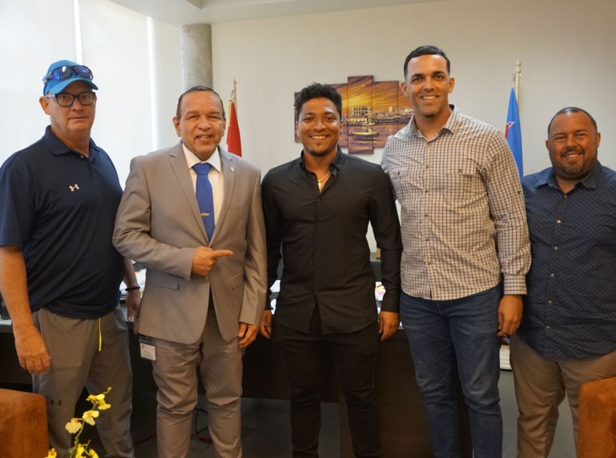 Minister di Deporte a reuni cu varios pelotero arubiano den 'Major League'