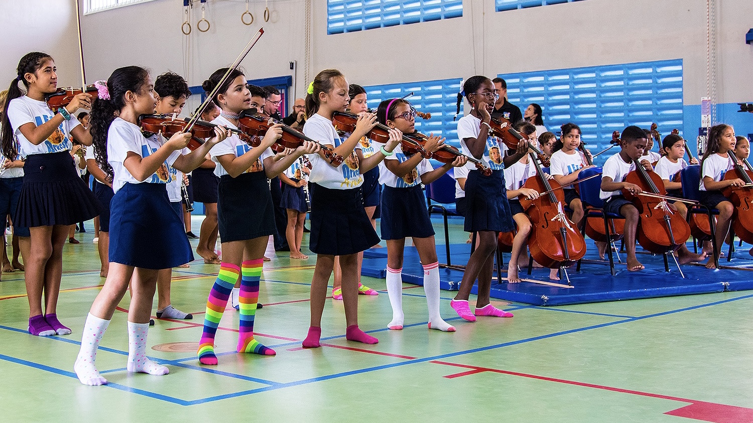 Leerorkest Aruba a haya bunita donacion pa sigui brinda les di musica na mucha