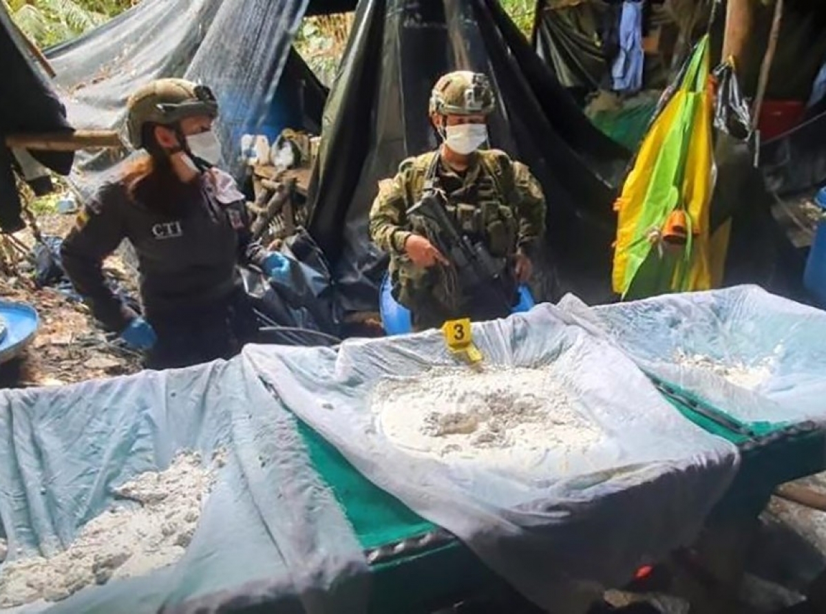 Golpi duro pa narcotrafico ora Ehercito Colombiano a confisca 10 ton di cocaina