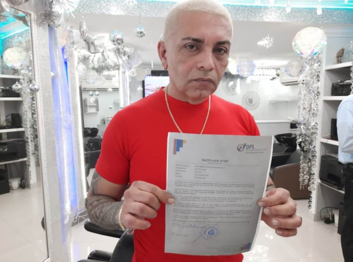Clyde Fuenmayor cuestionando 2 locutor di plama shisheria cu kizas nan a haya for di sea Kramers di Guarda Nos Costa of Paskel di DIMAS
