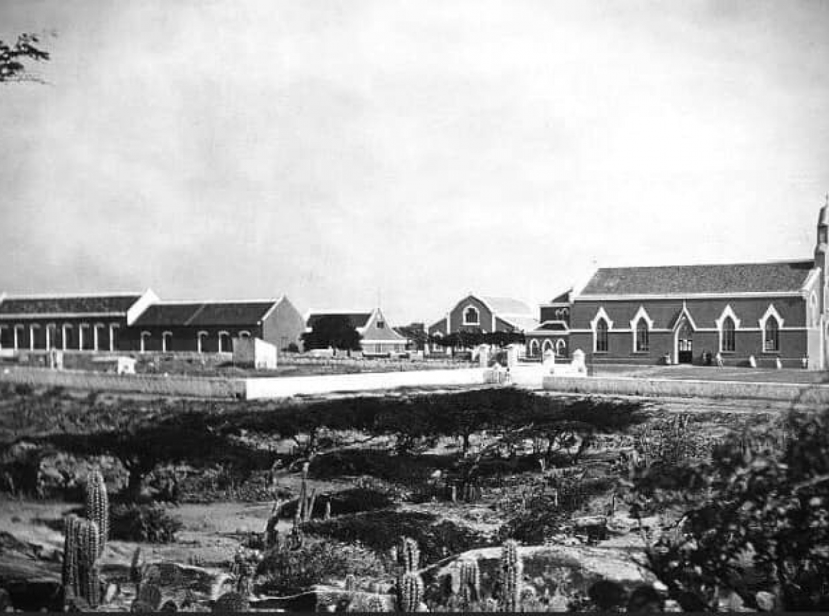 Maria School ta keda na Santa Cruz. E historia di Maria School ta core casi paralelo cu historia di enseñansa na Aruba pero tambe cu fundacion di Parokia di Santa Cruz desde 1863.