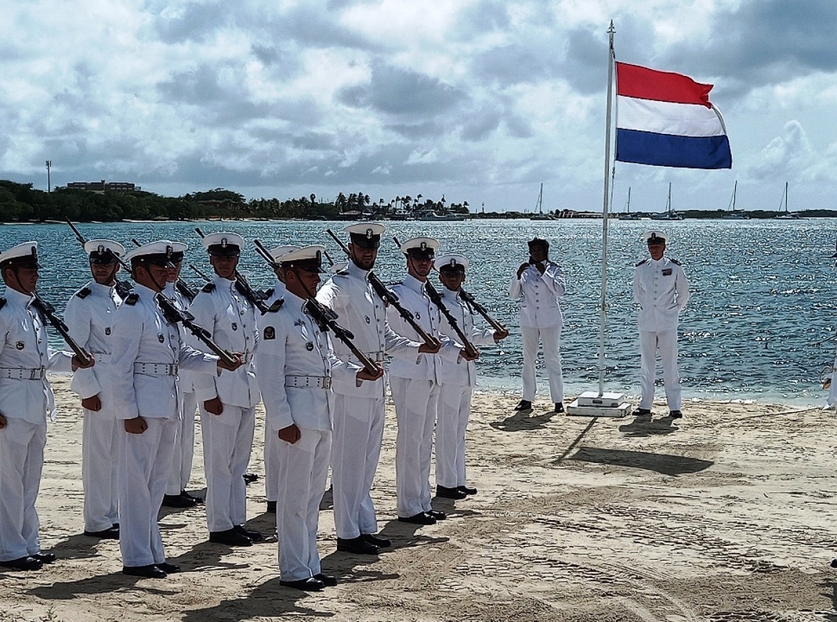 Zr.Ms.Holland a yega area di Caribe y a wordo saluda cu 21 tiro di cañon na Aruba