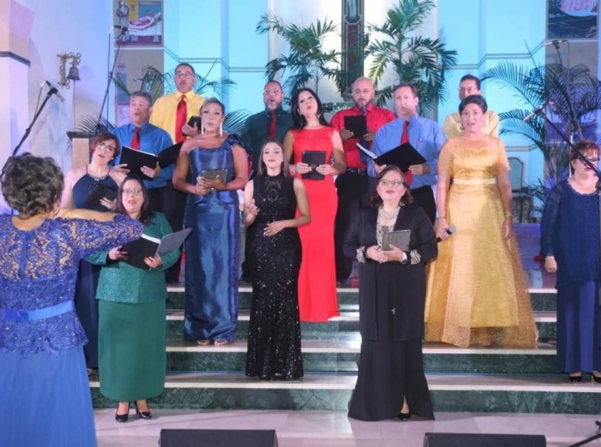 Grupo Melange a luci cu tremendo Serenata di Gratitud na Dios