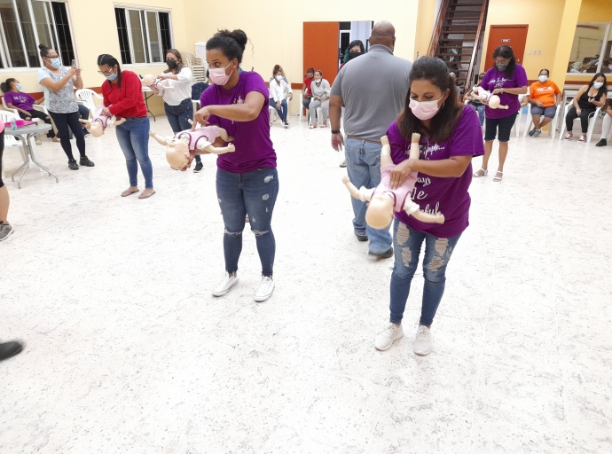 Tur Centro di Cuido di Mucha a haya curso di Curso di Prome Auxilio y CPR